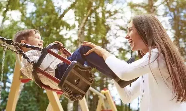 研究表明，最能讓3歲孩子受益終生的是：媽媽的9種態度+爸爸的1個做法