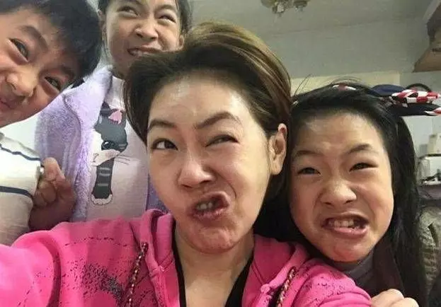 小S闔家跨年，三個女兒整容式長開美炸天，網友：高級臉！