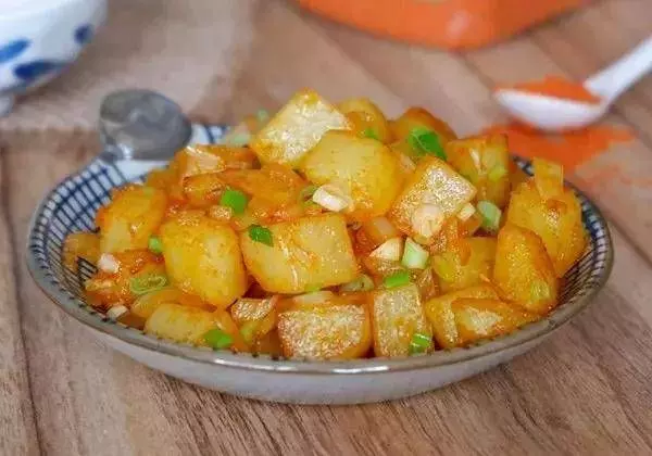 教你一個馬鈴薯新做法，做法超級簡單，味道卻不一般，怎麼吃都不膩