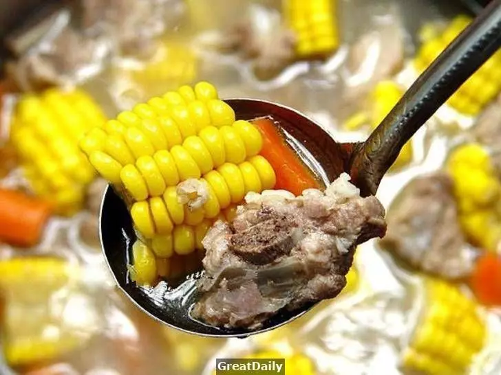 想煮「排骨湯」來補鈣，但99％的人都煮錯了！這樣煮的排骨湯不僅沒營養反而傷身體！ (正確補鈣食補大公開…）