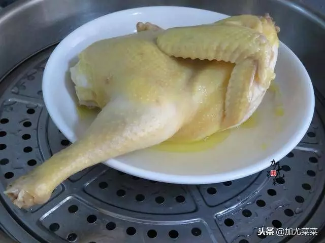 廣東蔥油雞的詳細做法，比傳統白切雞更美味，家常實用小竅門在這