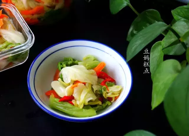  開胃泡菜的做法，泡一夜就能吃，方法簡單，口感脆爽吃飯香,非常好吃