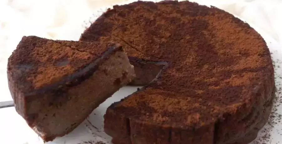 如何做出絲滑柔軟的「巧克力蛋糕」？無需打發，簡單攪一攪就能成功