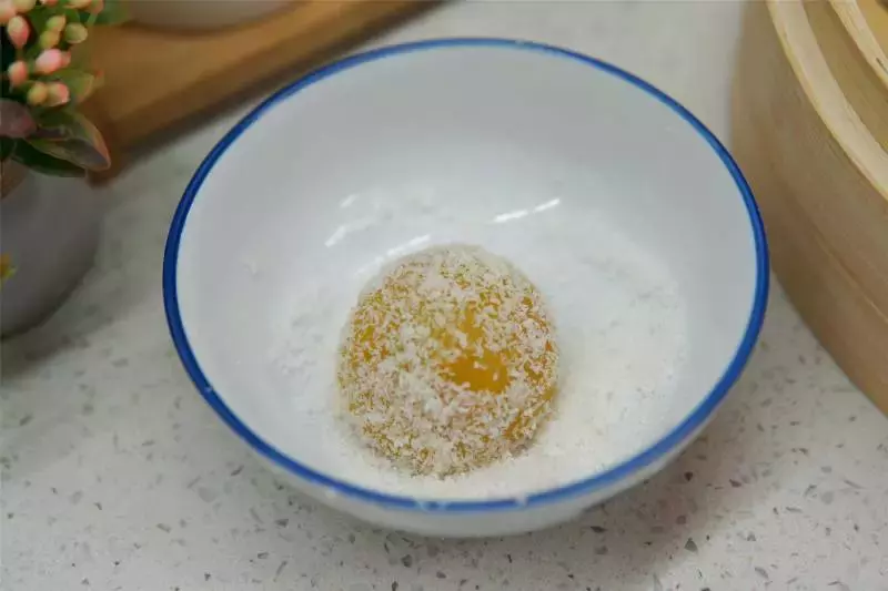        一塊南瓜，半碗糯米粉，簡單一蒸香甜彈牙  