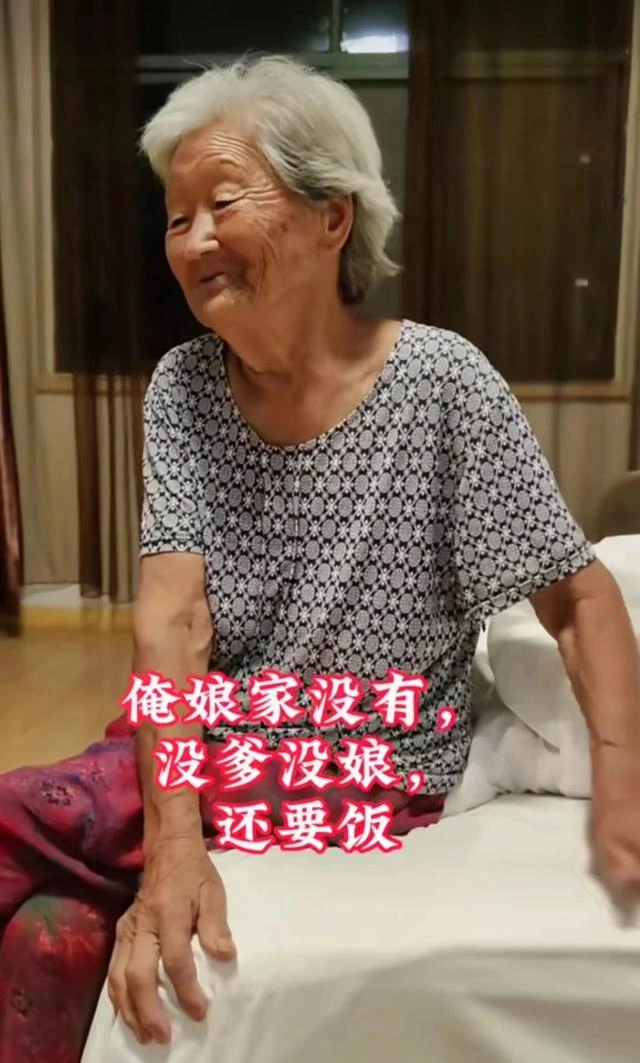 最美一幕！104歲媽媽車站「接77歲女兒回家」　女兒一路小跑「笑得像個孩子」網羨慕：世上最幸福 