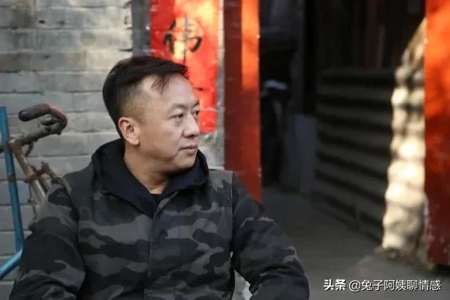 「你媽和我，必須2選1」55歲男人做出選擇後，媽媽哭了妻子慫了