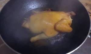 媽媽做的豉油雞，好吃不油膩，還特下飯。正宗豉油雞的做法在這裡，做好這一步就好吃！
