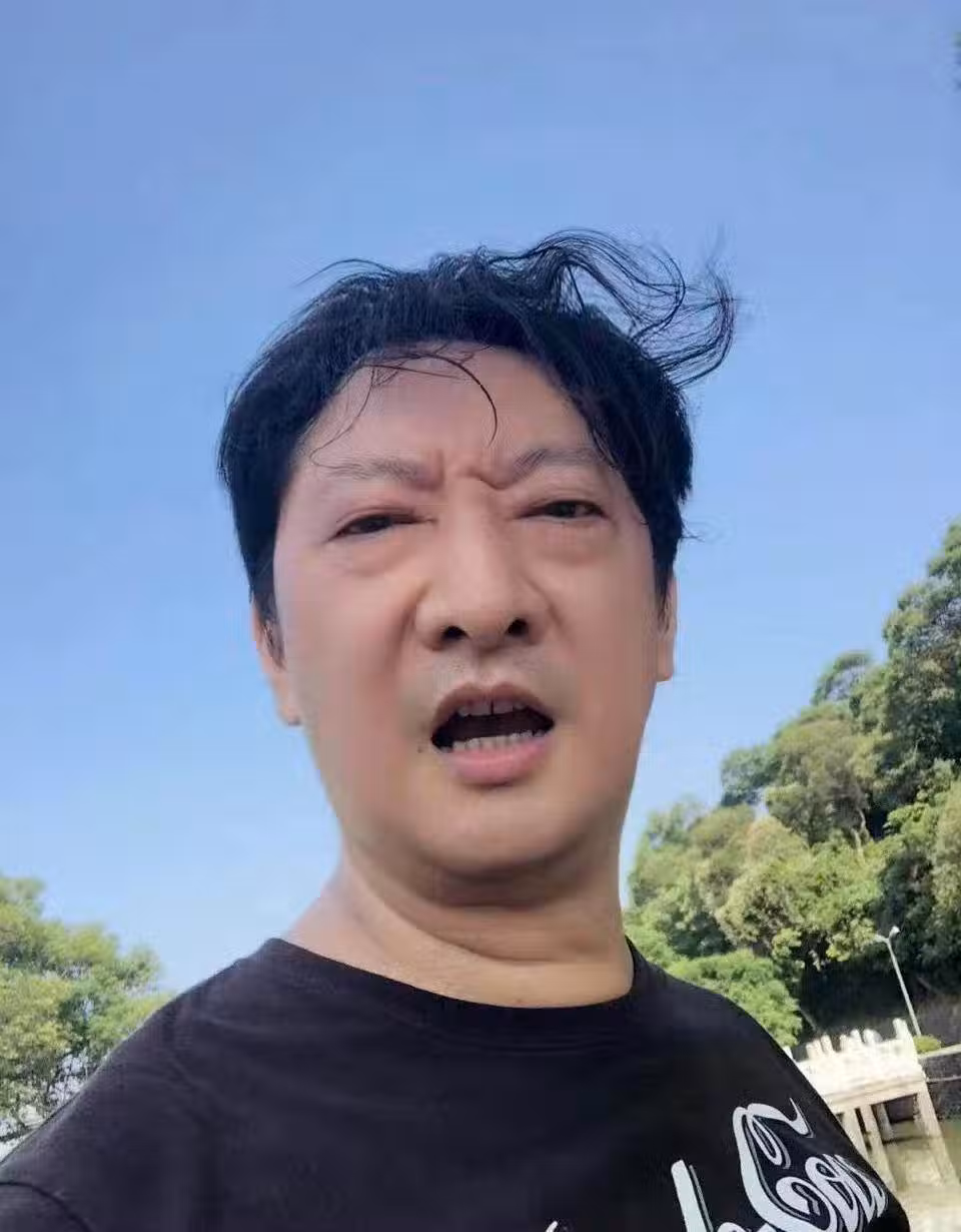 恭喜!55歲九孔「老來得女」,曬孩子溫馨合照,任賢齊送88萬紅包祝賀,父愛滿滿淚「沒想到能再當爸爸」:聽到哭聲我就哭了