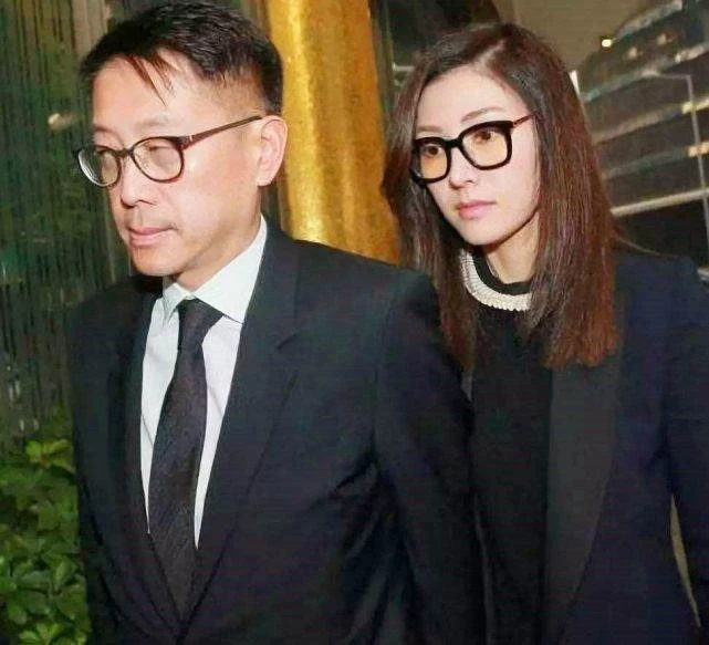 李嘉欣每月才領2百萬，哪來8千萬去買房？其實她比許晉亨還有錢