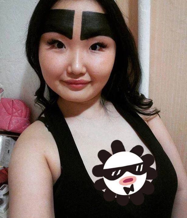 24歲俄羅斯女孩「畫濃眉走紅」後曬出天然眉形，粉絲：還是自然的好看