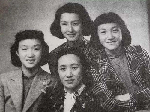 只要4個女兒，她離婚不要財產遭丈夫嘲笑：能養大手心給你煎魚，多年後名動上海，4女兒長大個個不負衆望！