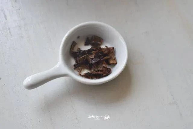 秋冬季氣候乾燥，廣東人常用這些食材煲糖水，清甜滋潤~