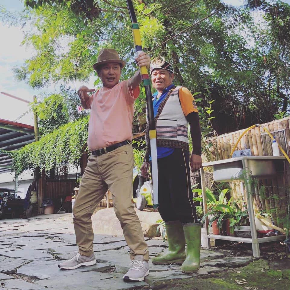 73歲黃西田主持20年，「出外景體驗農田生活」不堪負荷，為兒苦撐「咬牙堅持拍攝」，用平凡心感受世界：人老心不老