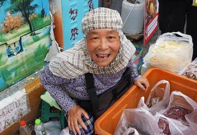 65歲阿嬤「叫賣蜜餞養一家六口」不怨天尤人「堅持不接受捐款」擔心回：怕虧欠太多無法還