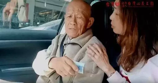   單親父女募款蓋房！台南90歲阿公「掏出所有積蓄」搭車百里捐款　志工落淚感謝：「台灣真的充滿愛」