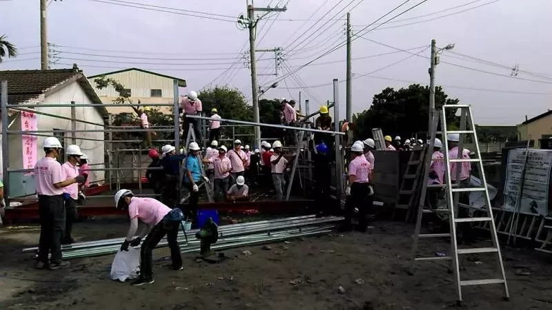   單親父女募款蓋房！台南90歲阿公「掏出所有積蓄」搭車百里捐款　志工落淚感謝：「台灣真的充滿愛」