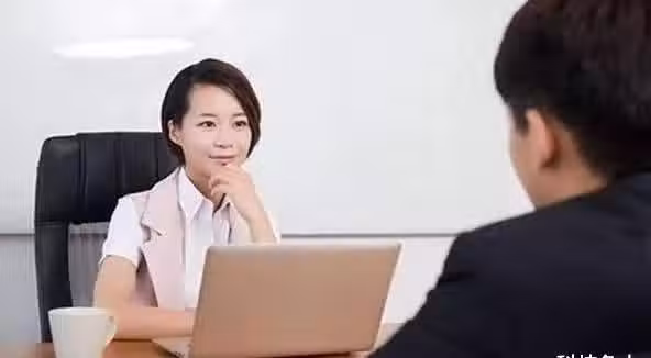 面試官:「我有7個女兒,她們各有1個弟,我有幾個子女?」 男子智答被錄取