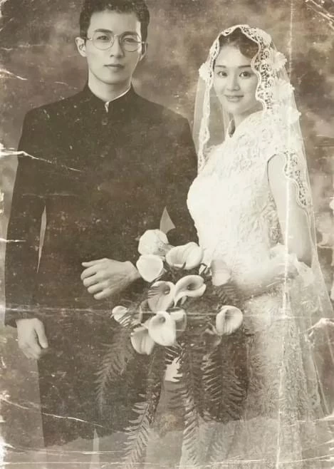 結婚一甲子依舊相守,他曬「祖父母60年前婚紗照」顏值超高 對比如今「自然歲月痕跡」網:超會保養