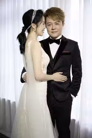 翁立友結婚了!元旦拋震撼彈「正妹老婆首曝光」 婚紗照超甜蜜「人生終於圓滿了」