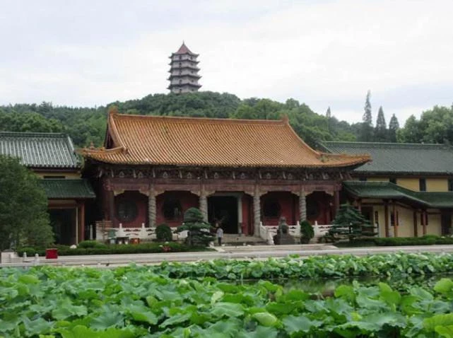 中國最有「良心」的寺廟，上香吃飯都是免費，卻禁止這種人進入！