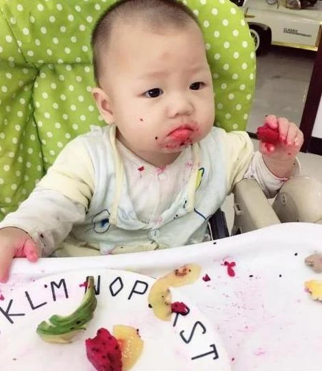 1歲女兒吃了保姆做的飯後「胃口大增」！媽媽好奇偷嘗一口　第二天辭退了看護 