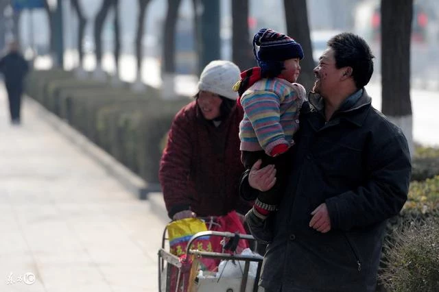 孩子無故失蹤急壞父母，卻是被奶奶擄走，原因讓人唏噓