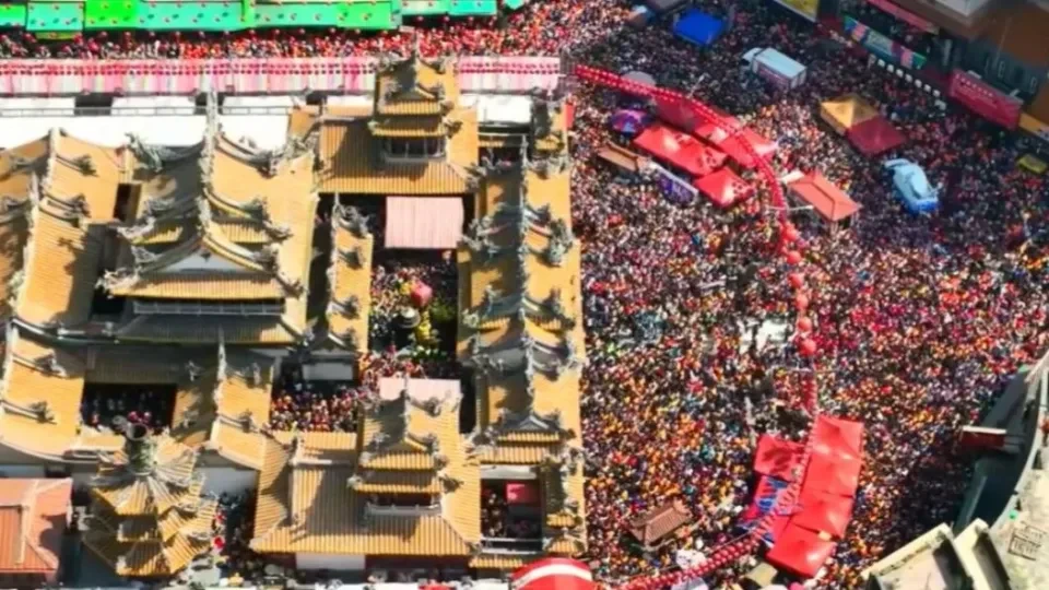 媽祖入廟朝天宮, 天公爐竄出一條火龍, 睽違5年再現神蹟!