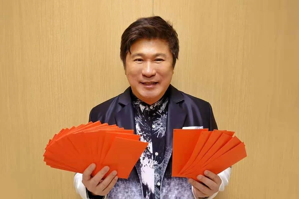 縱橫演藝圈40年!綜藝天王依舊謙卑「默默行善30年」捐款破億 狗仔直擊「私下面目」驚呼:稀鬆平常