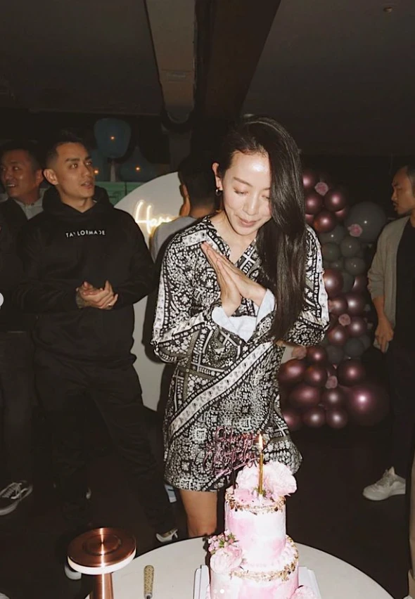 「七魔女」齊慶Toby梁靖琪生日,47歲佘詩曼獲贊年輕