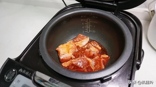 電飯鍋做叉燒肉，做法簡單有好吃，開鍋香味四溢，家人都讚不絕口