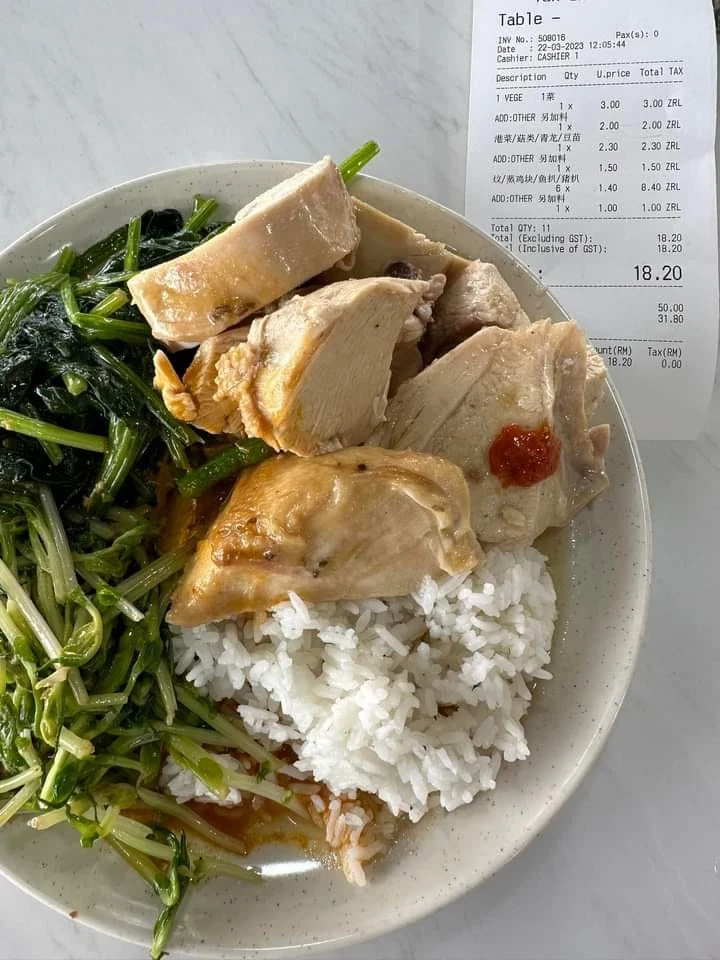 雜飯雞肉塊論塊來算錢 一碟雜飯RM18.20！ 