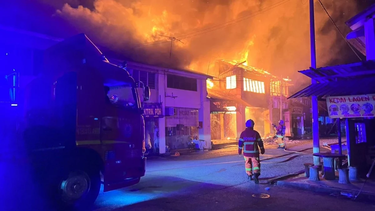 吉中高打市區大火 9店屋被燒 一家3口葬身火海